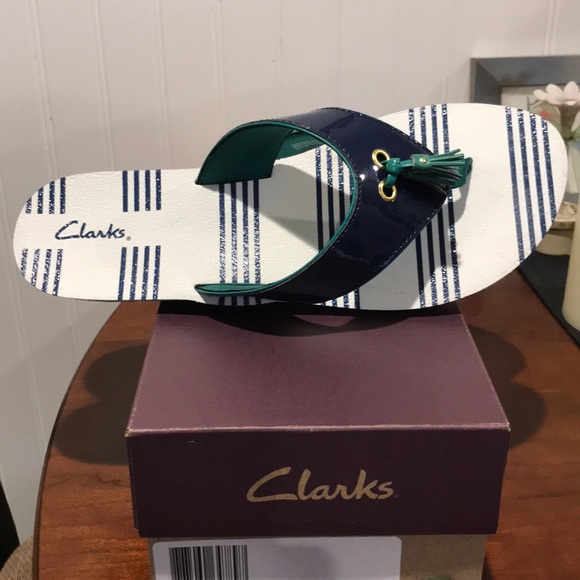 Clark’s Flip flops - Picture 2 of 4